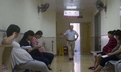 妇产医院吃瓜,揭秘孕产妇的温馨生活点滴