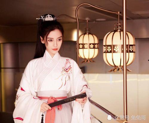 汉服袒露吃瓜事件视频,吃瓜群众热议传统与现代的碰撞