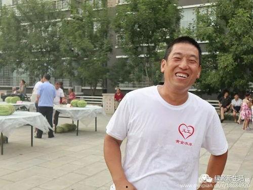 情侣吃瓜现场照片,甜蜜瞬间曝光！