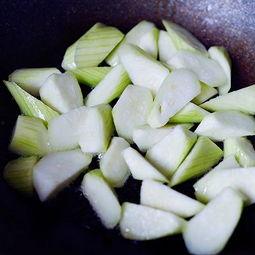 菇菇吃瓜记,一场奇幻的味蕾冒险之旅  第2张