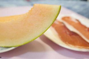 家里吃蜜瓜,家的甜蜜滋味  第2张